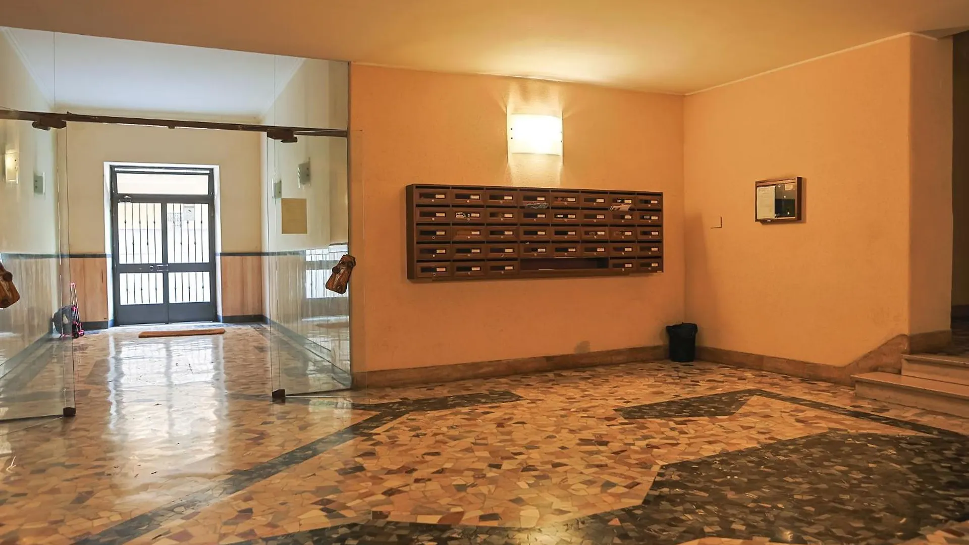 Lägenhet Open House Roma - Esclusivo Appartamento A Pochi Passi Dalla Metro